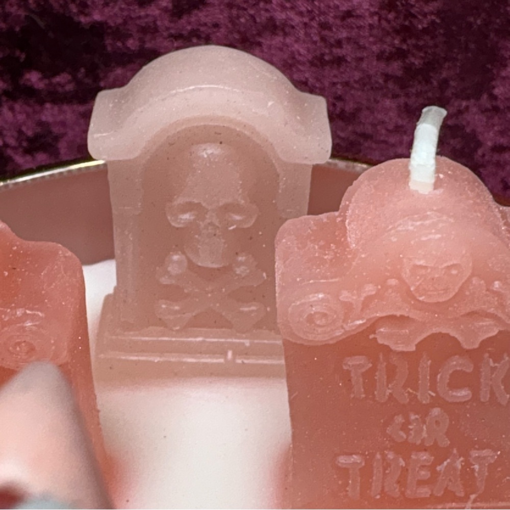 Cupcakes & Cashmere Pastel Pink Halloween Ghost Daisy Grave Stone 3 Wick Candle - Picture 9 of 12